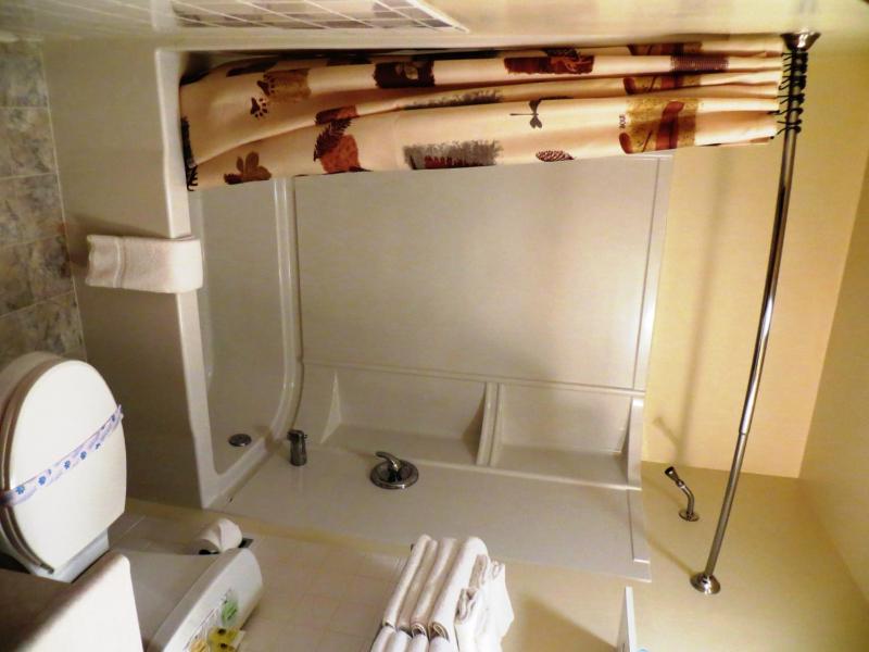 Queen Room image 4