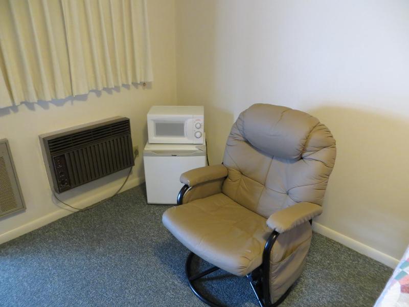 Queen Room image 2