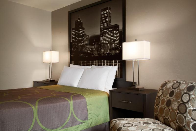 Super 8 by Wyndham Portland Airport - image 23