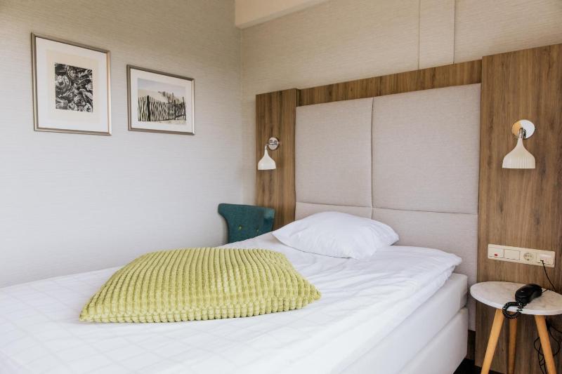 Single Room image 3