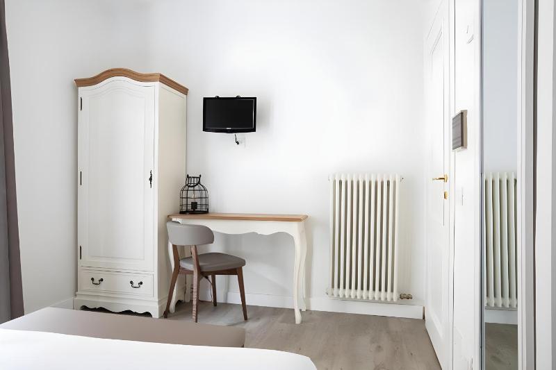 Double Room image 1