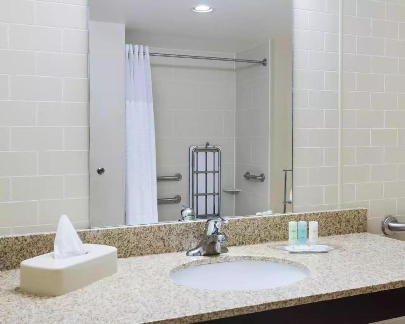 Suite with Two Queen Beds - Accessible/Non-Smoking image 2