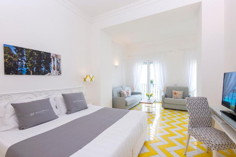 Junior Suite with Sea View and two Balconies image 3