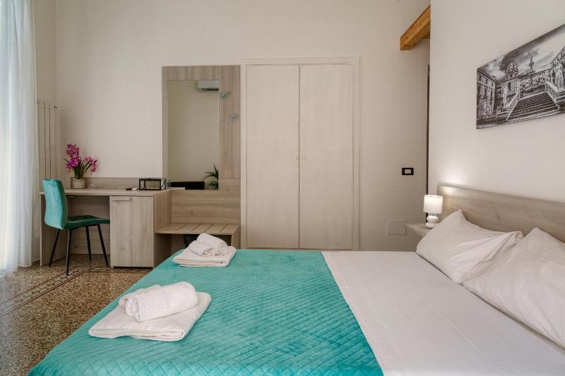 Triple Room with Balcony image 3