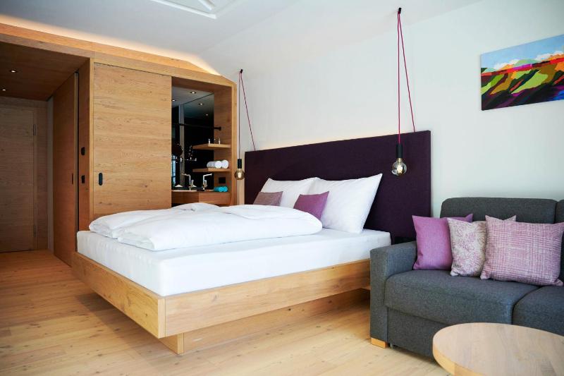 Deluxe Junior Suite with Balcony image 1