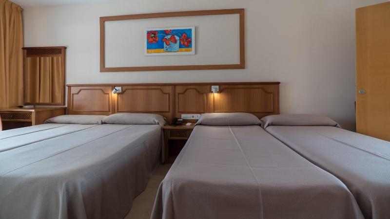 Quadruple Room (2 Adults + 2 Children) image 1