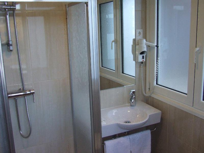Hostal Rocamar - image 37