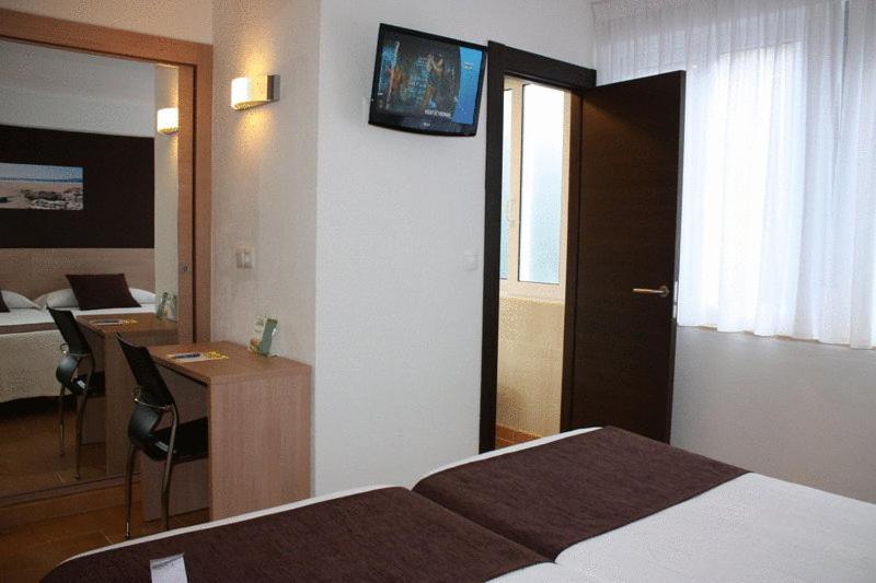 Hostal Rocamar - image 21