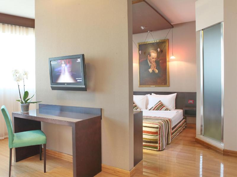 Junior Suite image 1