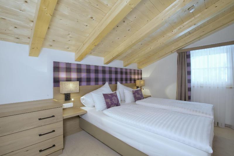 Suite with Balcony image 3