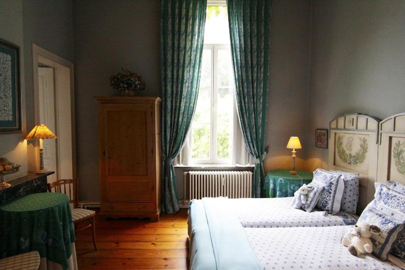 Standard Twin Room image 2