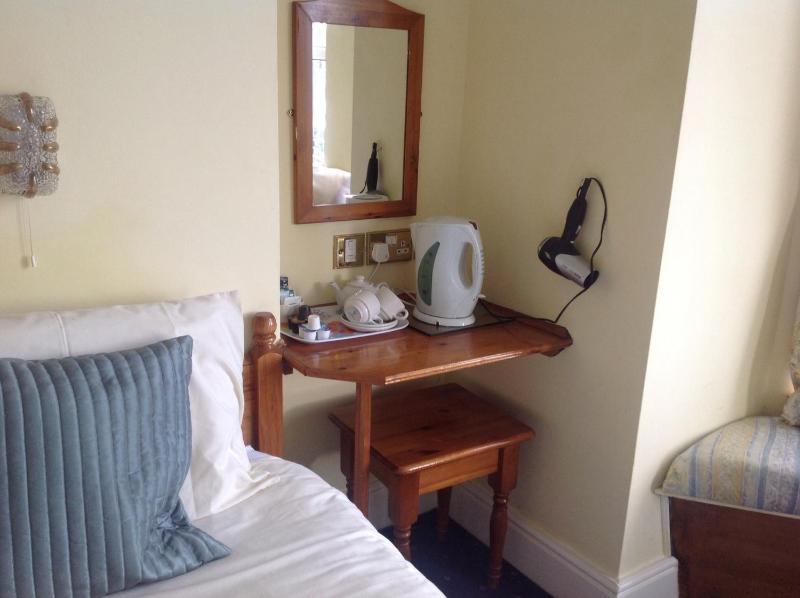 Standard Twin Room with Sea View image 3