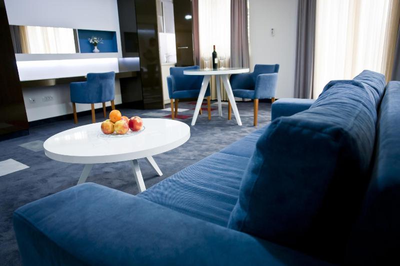 One-Bedroom Apartment image 3