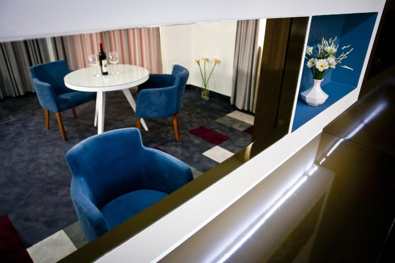 One-Bedroom Apartment image 4
