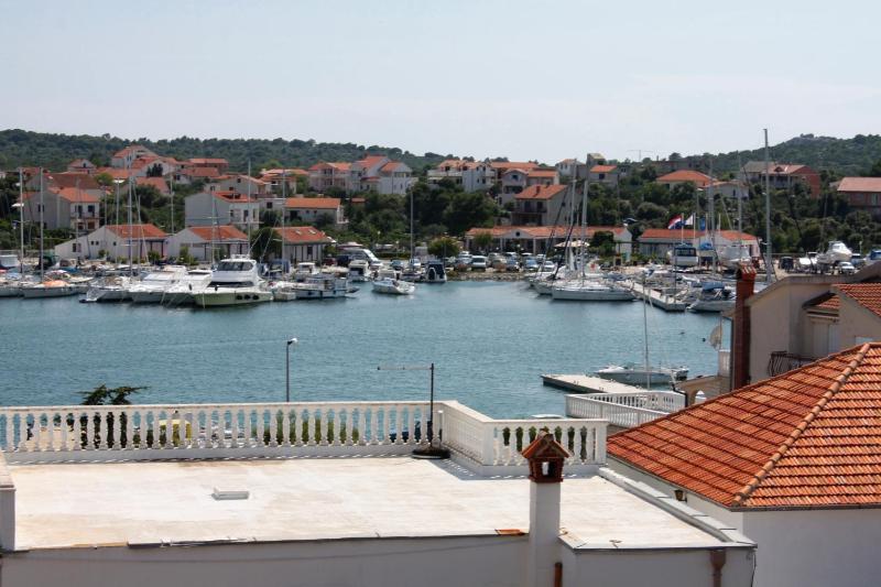 Two-Bedroom Apartment with Terrace and Sea View image 3
