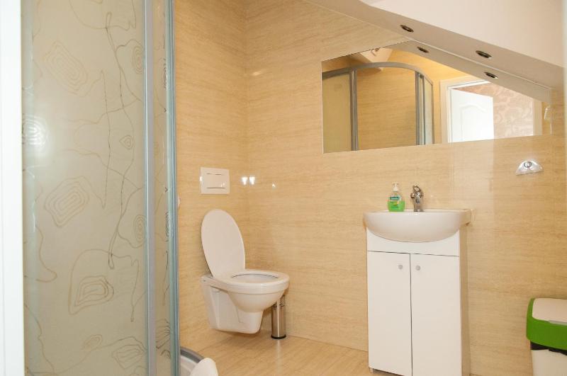 Quadruple Room image 2