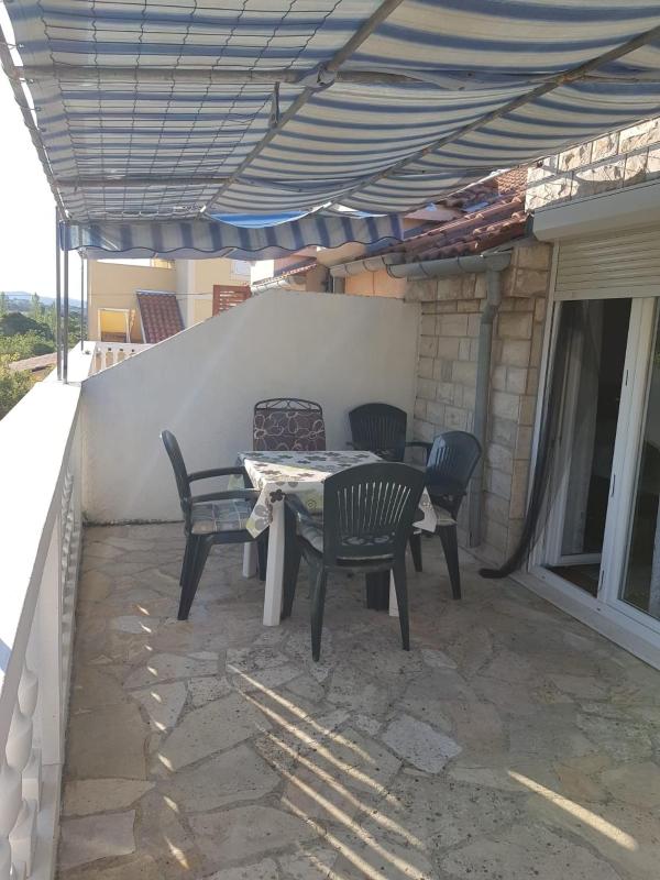 One-Bedroom Apartment with Terrace image 3