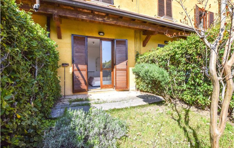 Amazing Apartment In Lugana Di Sirmione - image 13