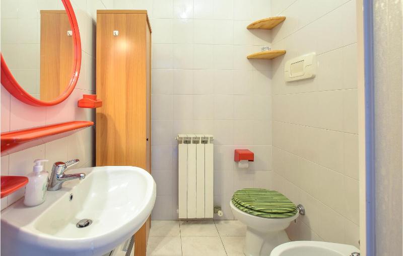 Amazing Apartment In Lugana Di Sirmione - image 14