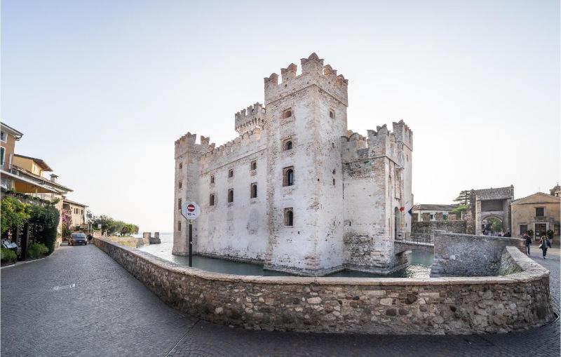 Amazing Apartment In Lugana Di Sirmione - image 16