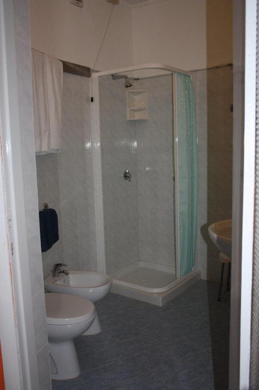 Single Room image 4