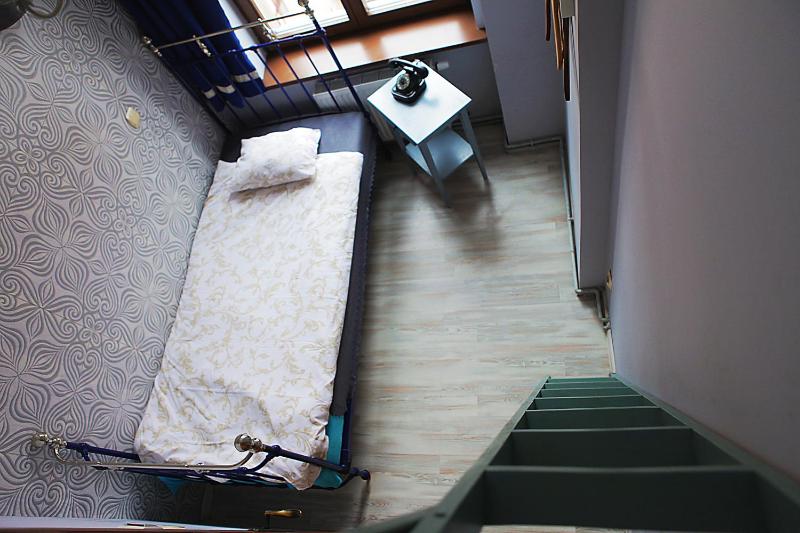 Twin Room with Shared Bathroom image 2