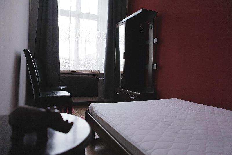 Small Twin Room image 1