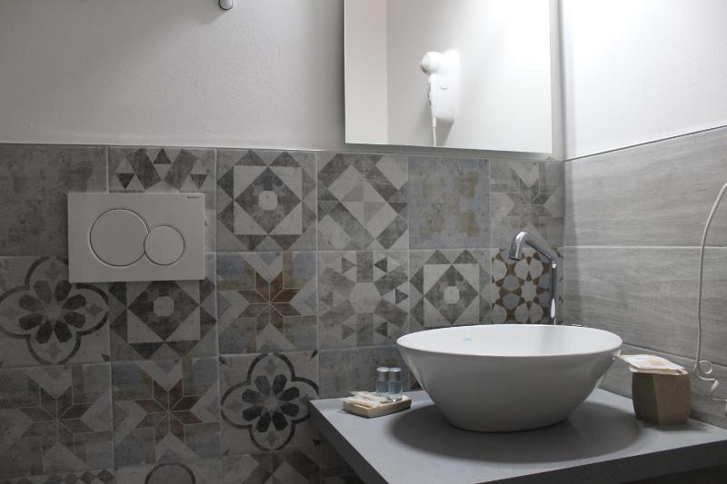 Economy Double Room image 2