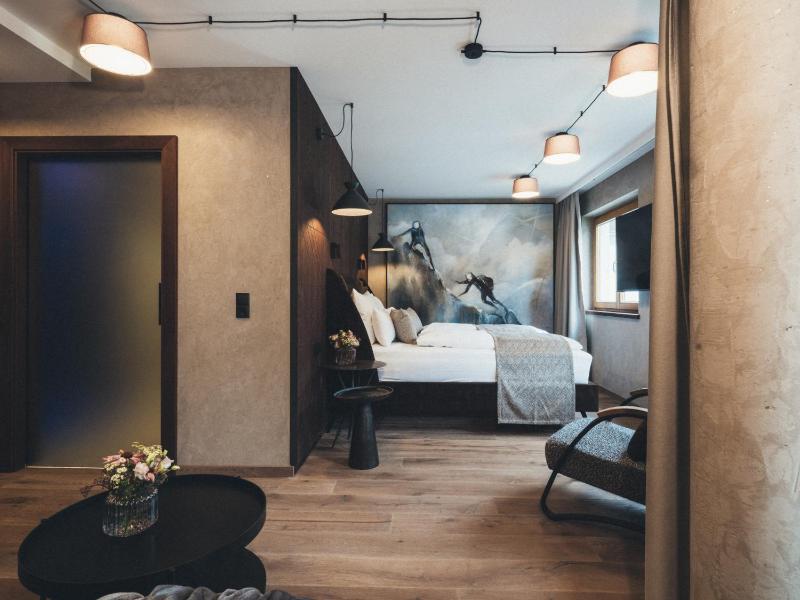 Suite with Balcony image 3