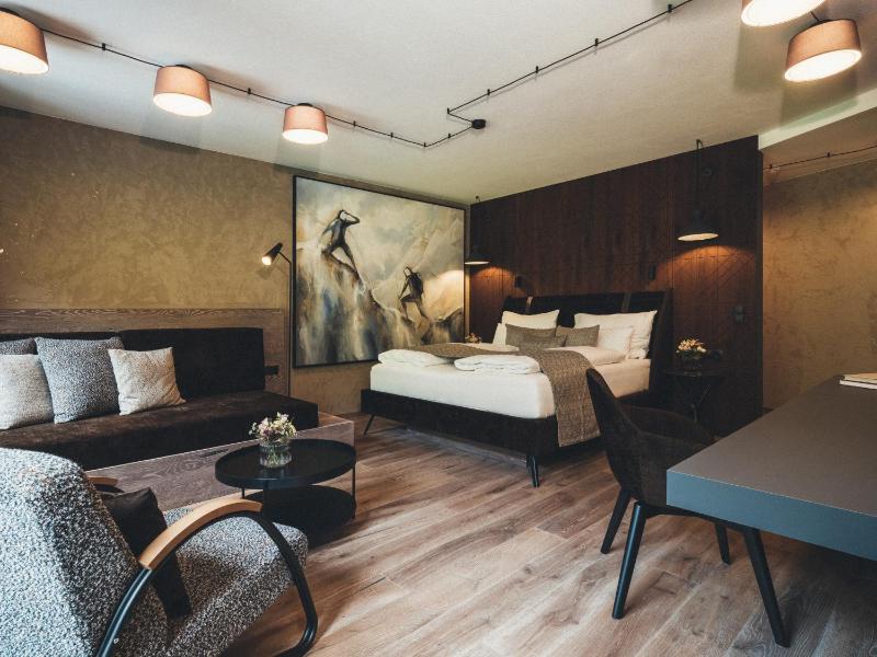 Suite with Balcony image 1