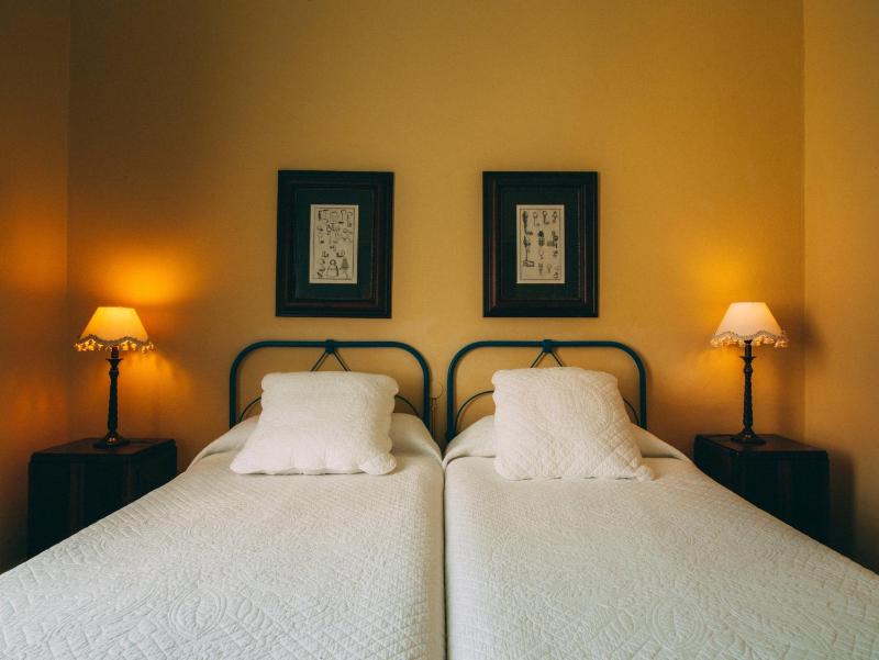 Twin Room image 4