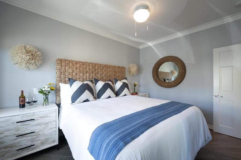 Newport Beach Hotel - image 9
