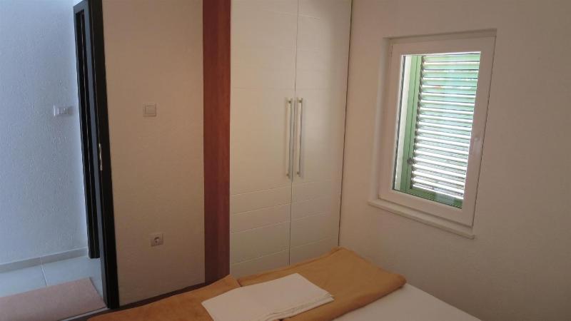 One-Bedroom Apartment image 4