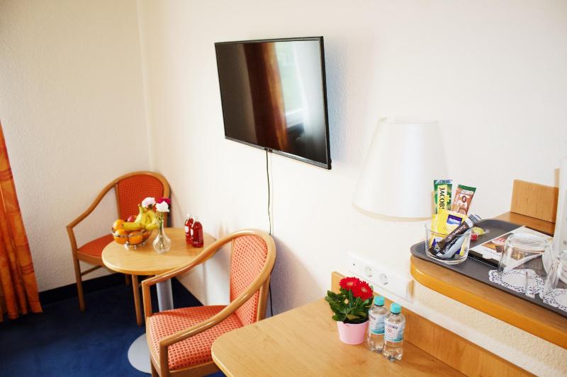 Standard Twin Room image 3