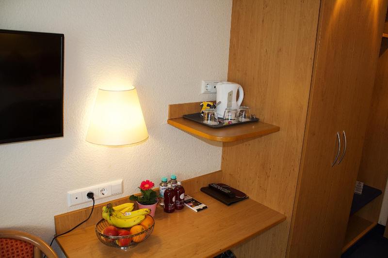 Standard Twin Room image 2