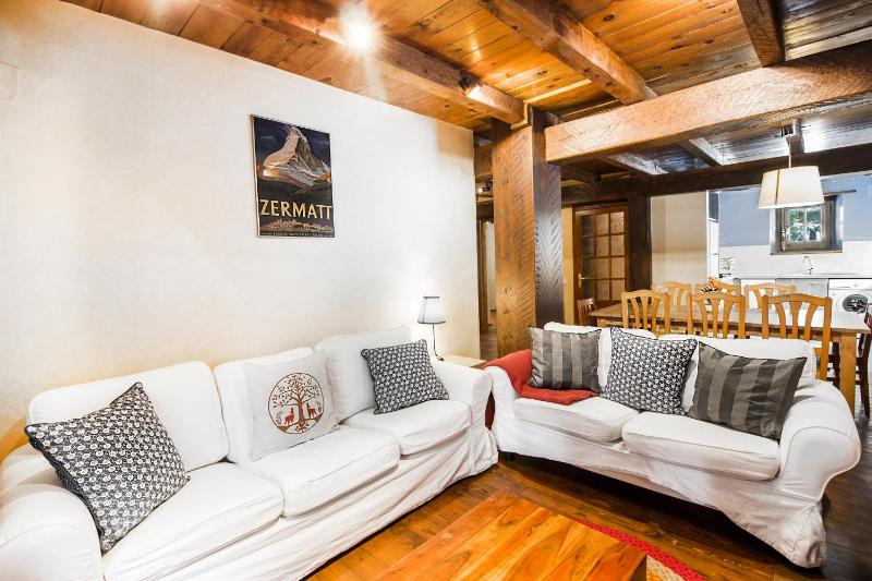 Three Bedroom Apartament with Fireplace image 4