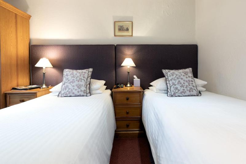Twin Room image 1