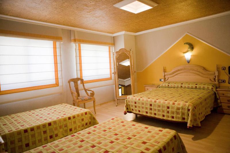 Quadruple Room image 3