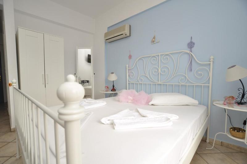 Studio with Sea View (2 Adults) image 4