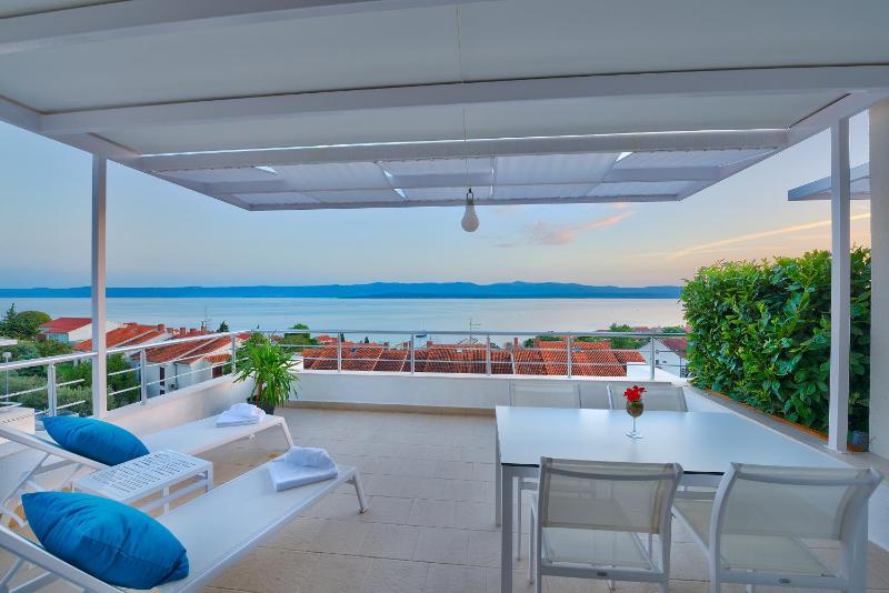Duplex Two-Bedroom Apartment with Sea View image 3
