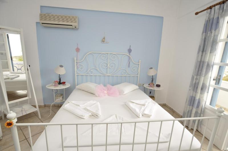 Studio with Sea View (2 Adults) image 3