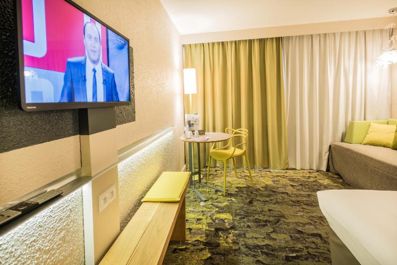 Standard Family Suite - Two Connecting Rooms image 4