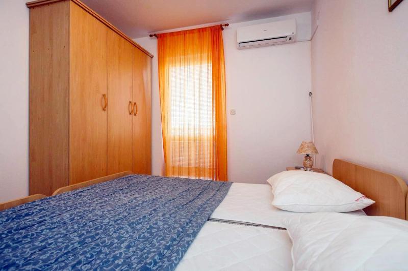 Two-Bedroom Apartment with Balcony and Sea View image 4