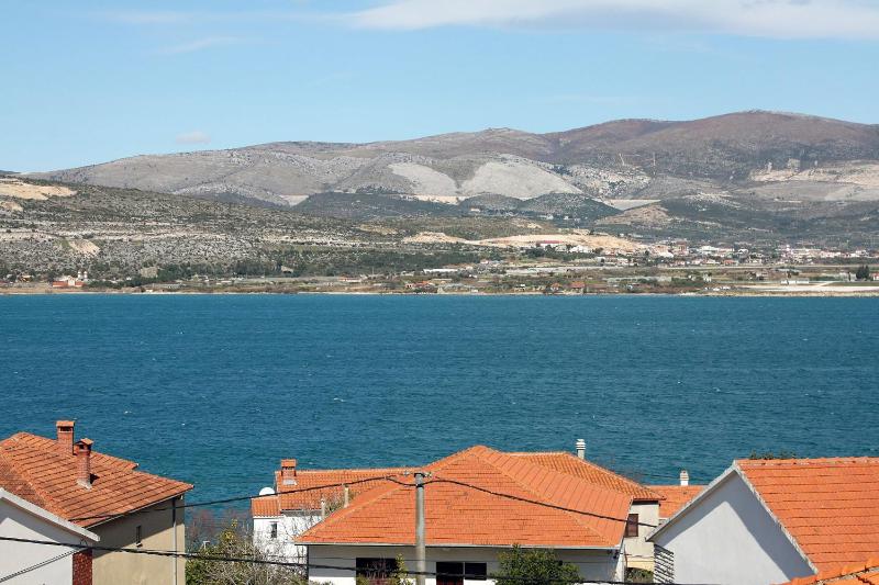 One-Bedroom Apartment with Terrace and Sea View image 2