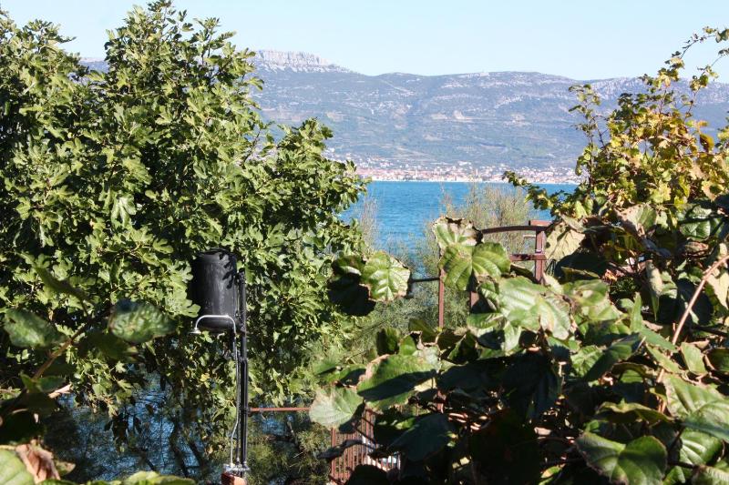 Three-Bedroom Apartment with Terrace and Sea View image 3