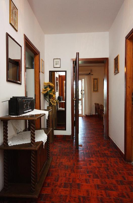 Three-Bedroom Apartment with Terrace and Sea View image 2
