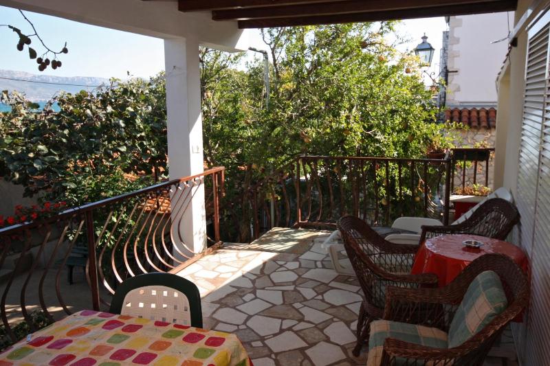 Three-Bedroom Apartment with Terrace and Sea View image 4