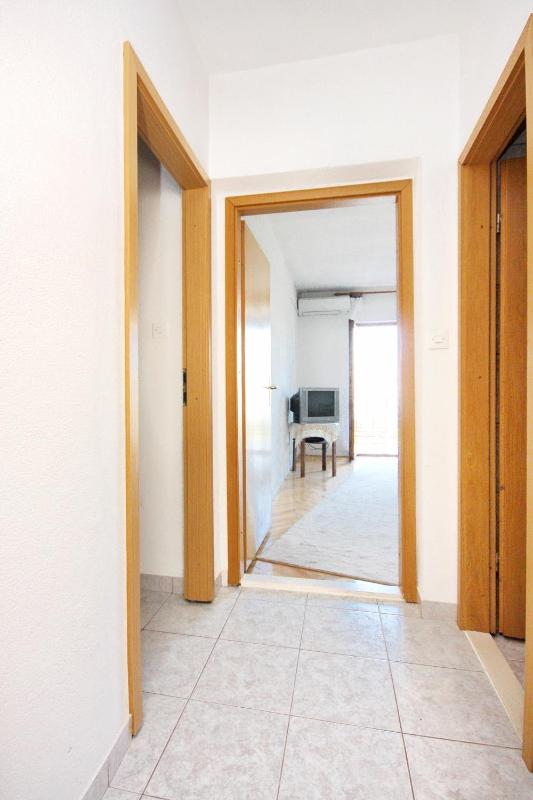 Three-Bedroom Apartment with Balcony and Sea View image 2