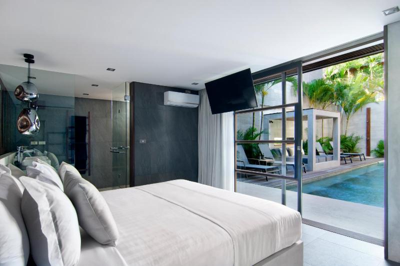 4BR Villa Jumat - Minggu Villas Seminyak - image 42
