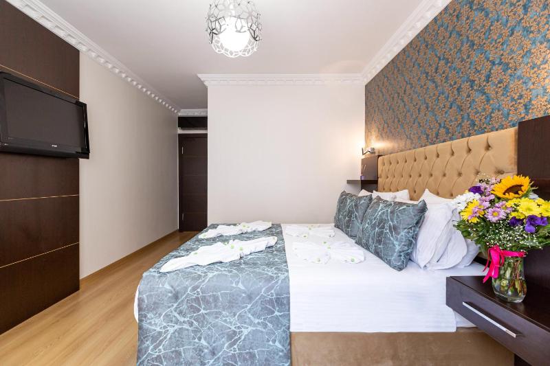 Standard Double Room image 3